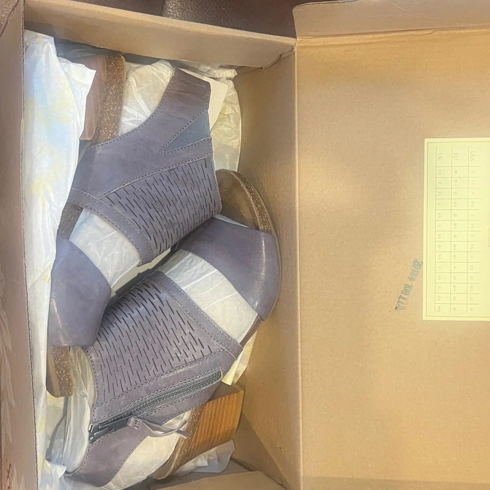 NEW IN BOX Sofft Milan Chambray Heeled Sandals size 8 - Picture 5 of 7